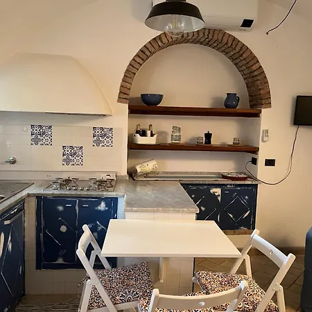 La Cantina Di Peo Apartment *